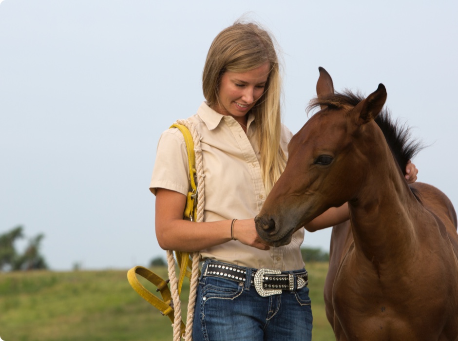Veterinarian student with horse - Zoetis